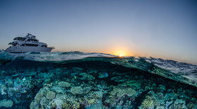 Okeanos Explorer - photo mi air-mi eau - coucher de soleil